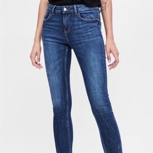 Zara Classic High-Rise Skinny Jeans in Dark Blue | Size 6 (US) 38 (EUR)